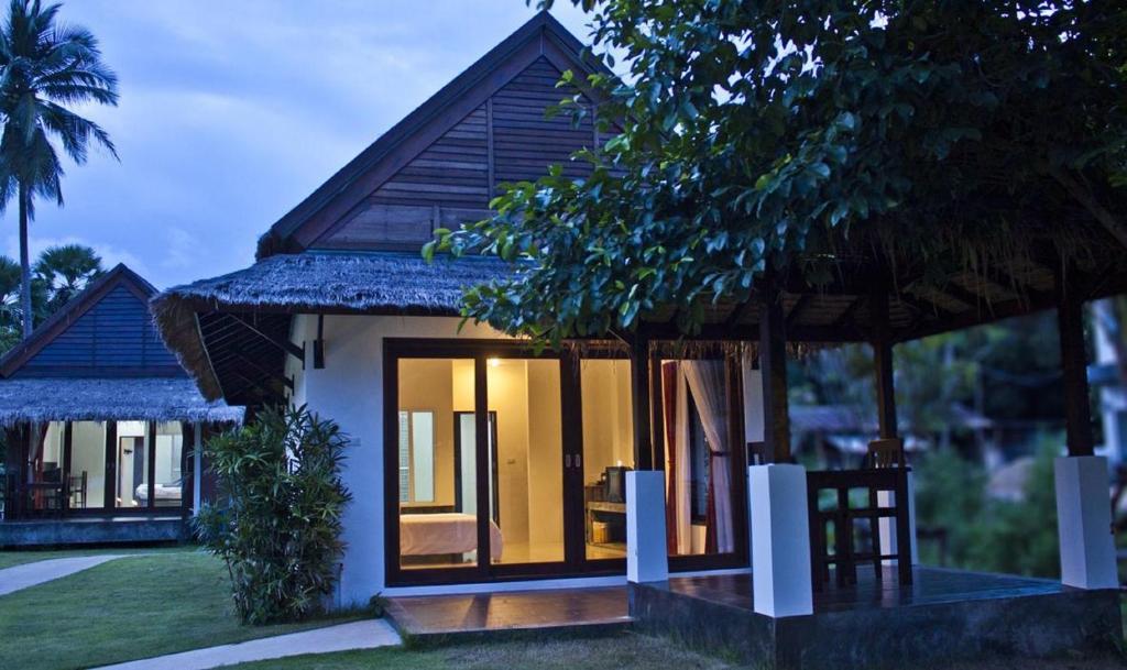 Nana Beach Hotel & Resort Pathiu Eksteriør bilde